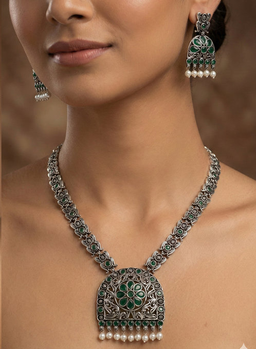 Doyel Necklace Set