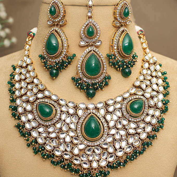 Askini Necklace Set