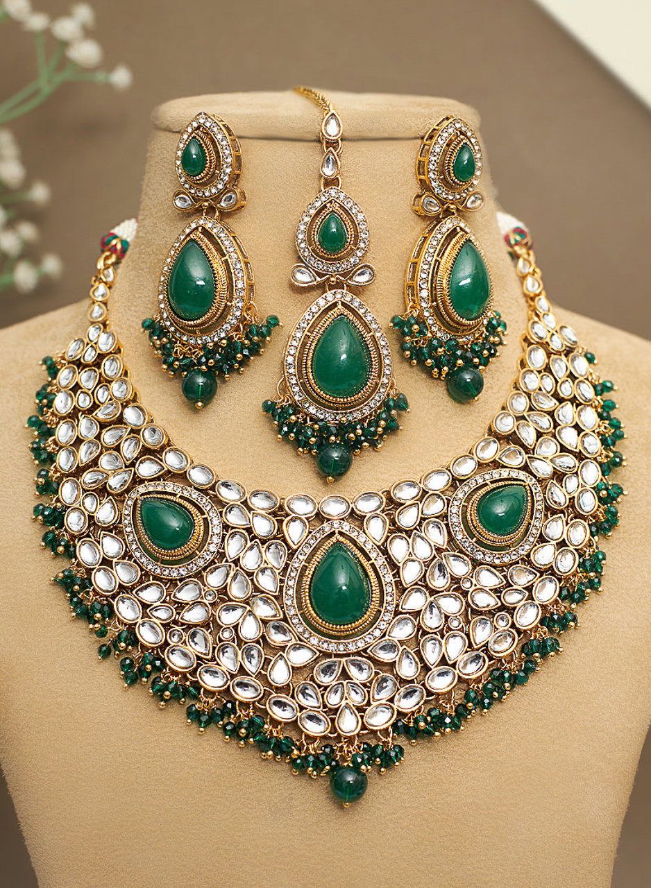 Askini Necklace Set