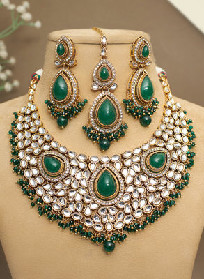 Askini Necklace Set