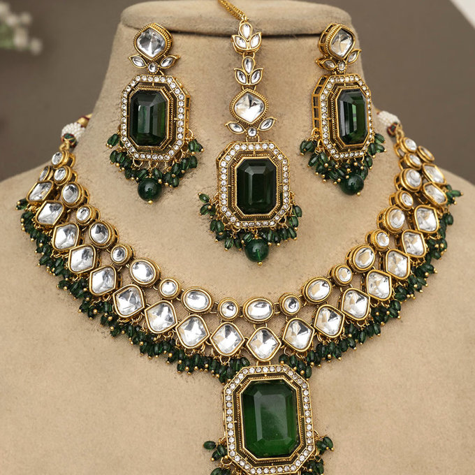 Kumud Necklace Set