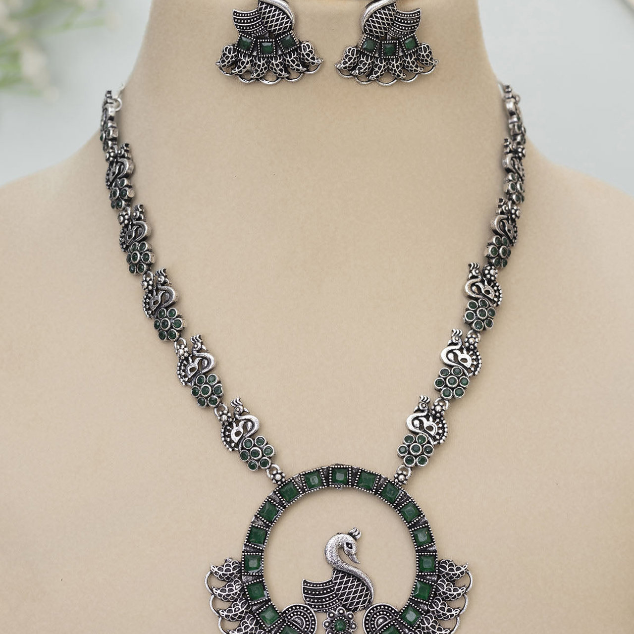 Drivita Necklace Set