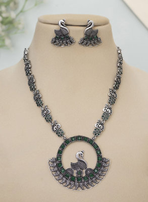 Drivita Necklace Set