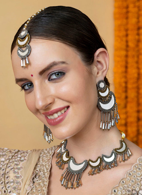 Kanika Necklace Set with Earring and Mangtika