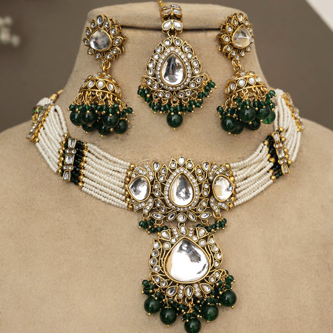 Keerti Necklace Set